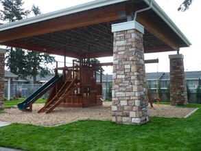 Meridian Firs Apartments in Puyallup, WA - Foto de edificio - Building Photo