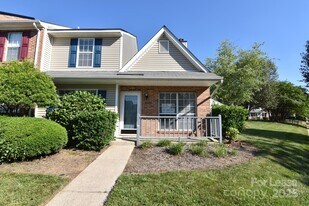 8220 Golf Ridge Dr in Charlotte, NC - Building Photo