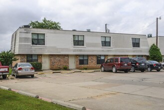 Garden Grove Townhomes in Irving, TX - Building Photo - Building Photo