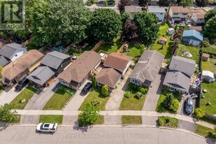 15 Homestead Pl in Kitchener, ON - Building Photo