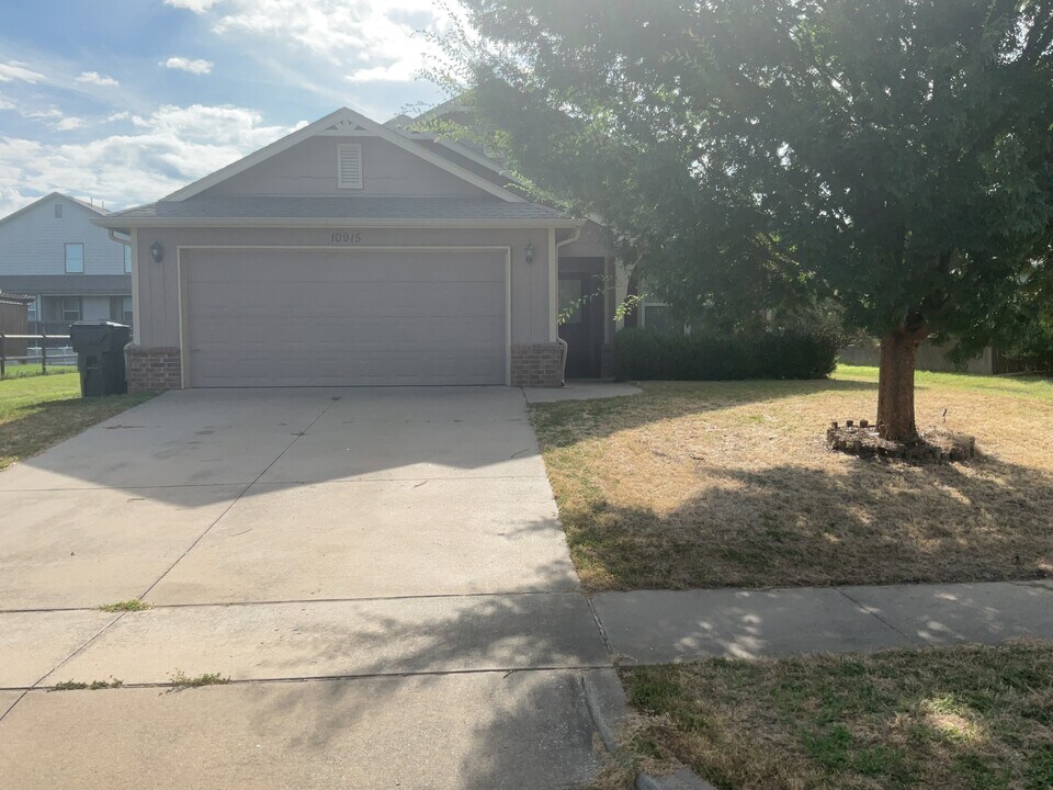 10915 N 118th E Ave in Owasso, OK - Building Photo