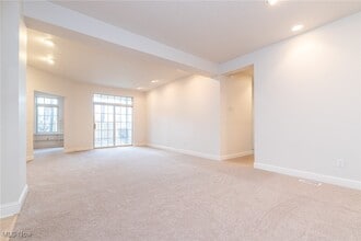 3194 Richmond Rd in Beachwood, OH - Building Photo - Building Photo