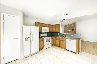5207 Beaverhill Dr in Houston, TX - Building Photo - Building Photo