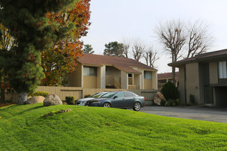 The Courtyard in Bakersfield, CA - Building Photo - Building Photo