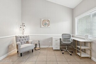 8004 N 32nd Dr in Phoenix, AZ - Building Photo