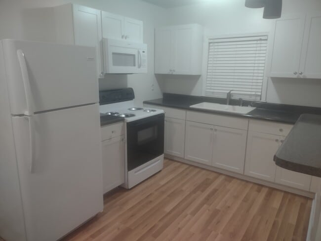 3022 Earhart Rd in Hermitage, TN - Foto de edificio - Building Photo