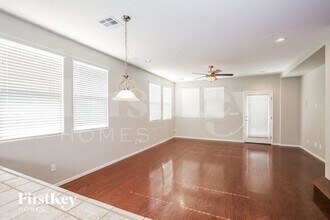 3248 W Perching Bird Ln in North Las Vegas, NV - Building Photo - Building Photo