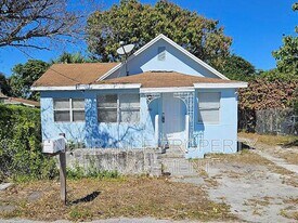 150 W 15th St in Riviera Beach, FL - Building Photo