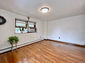 196 6th St in Jersey City, NJ - Building Photo