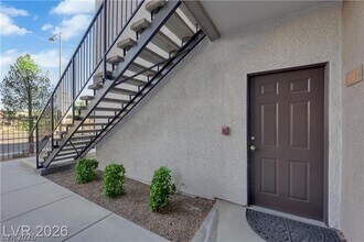 7255 W Sunset Rd in Las Vegas, NV - Building Photo - Building Photo