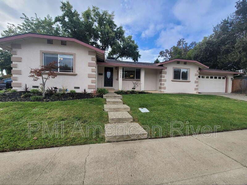 7948 Glen Stone Ave in Citrus Heights, CA - Building Photo