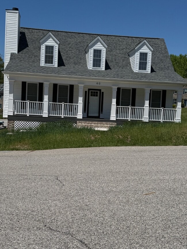 property at 40 Heather Dr NW
