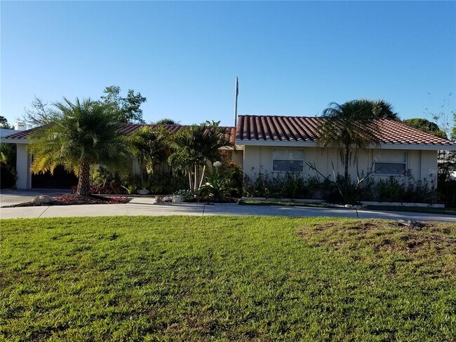 2745 Cardwell Way in Sarasota, FL - Building Photo - Building Photo