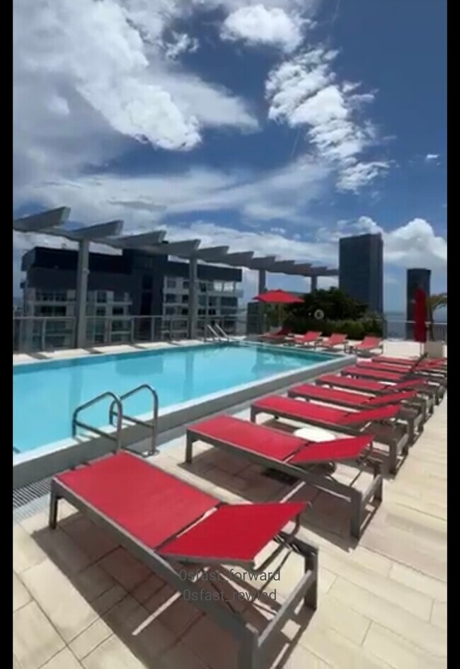 1100 S Miami Ave, Unit 302 in Miami, FL - Building Photo - Building Photo