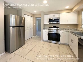 5001 Bell Meade Dr in Sarasota, FL - Foto de edificio - Building Photo
