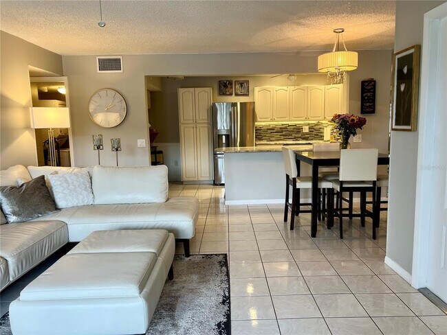 1151 Pine Ridge Cir W in Tarpon Springs, FL - Building Photo - Building Photo