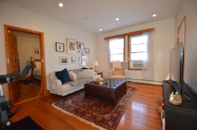 1714 Commonwealth Ave, Unit 6 in Boston, MA - Building Photo - Building Photo