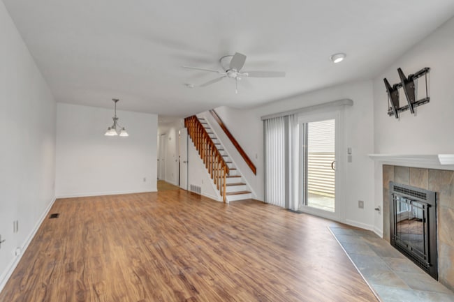 23 Deer Run in Bethel, CT - Building Photo - Building Photo