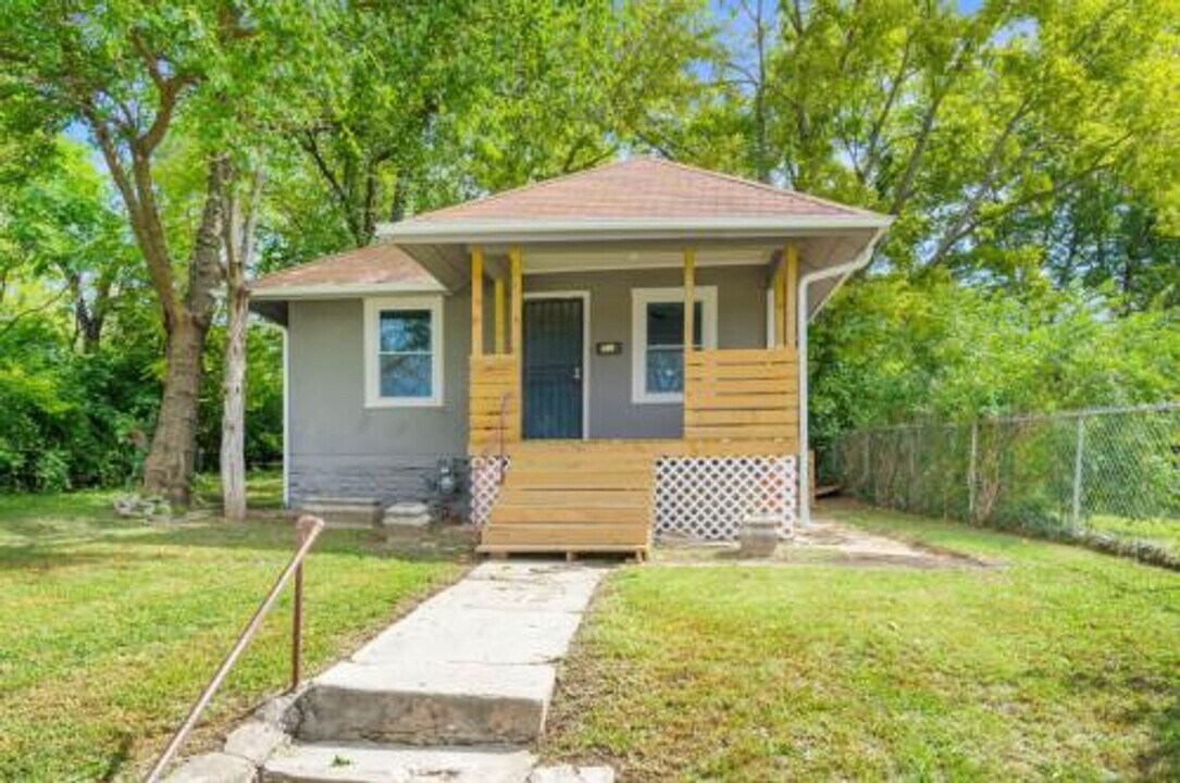 4407 Wayne Ave in Kansas City, MO - Building Photo