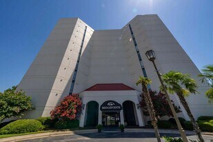 100 Sunset Blvd, Unit 102 in West Columbia, SC - Building Photo