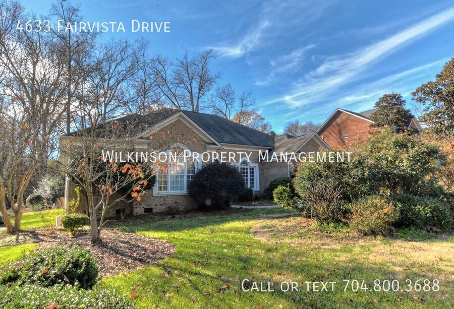 4633 Fairvista Dr in Charlotte, NC - Foto de edificio