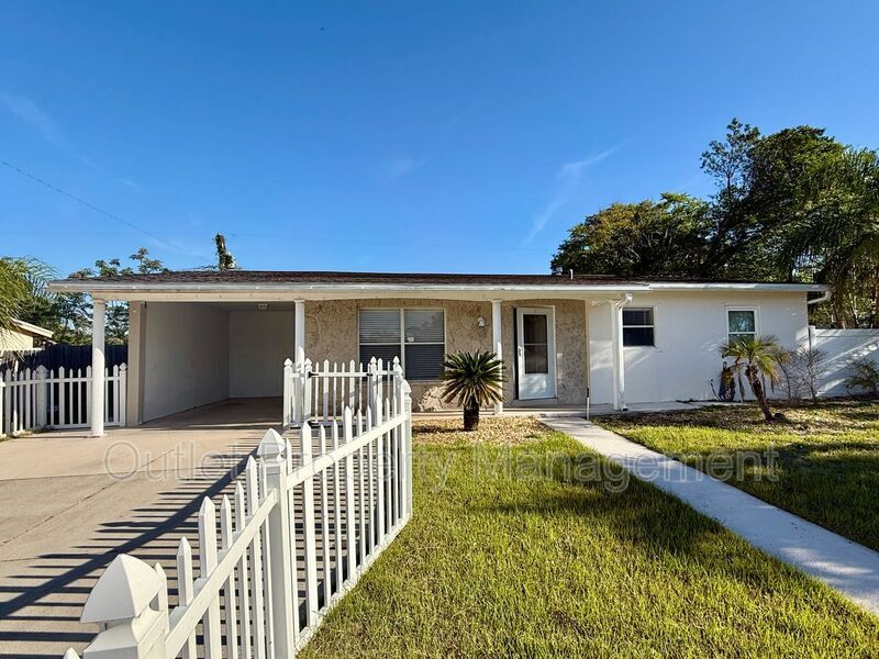 890 Merrimac St in Deltona, FL - Building Photo
