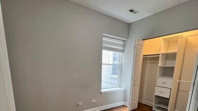 1122 W Wellington Ave in Chicago, IL - Building Photo - Building Photo