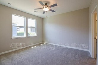 27429 E Oak Vw Dr in Lone Jack, MO - Building Photo - Building Photo