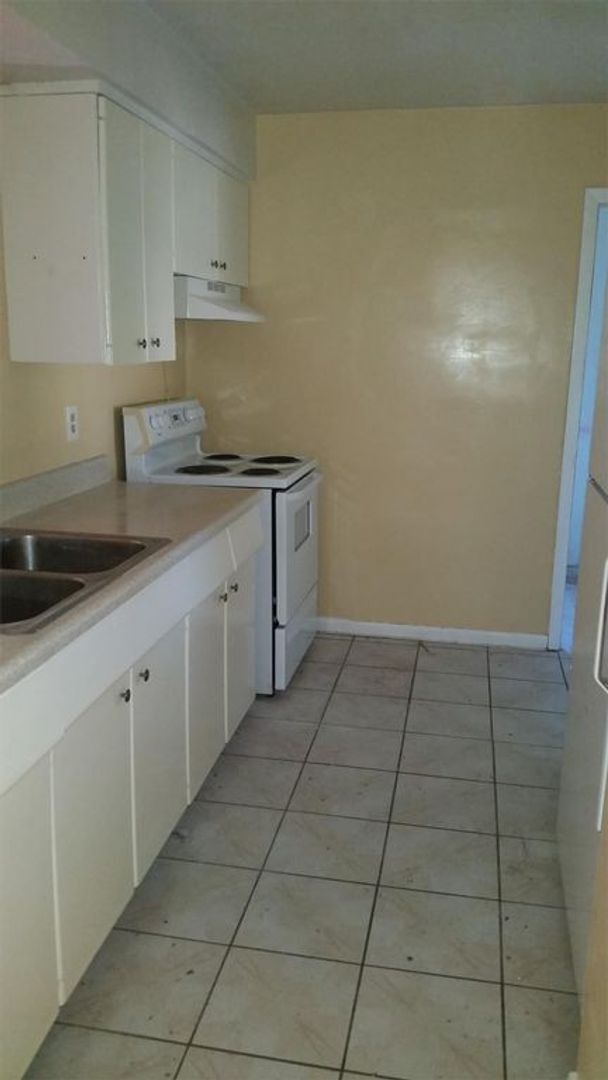 1110 Cobblestone Ave in Deltona, FL - Building Photo - Building Photo