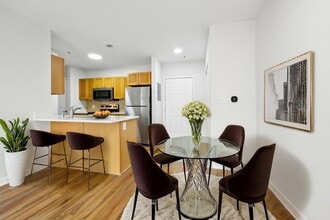 Rollins Ridge in Rockville, MD - Foto de edificio - Building Photo