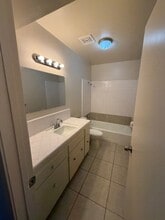 3044 N Fruit Ave, Unit Fruit #P in Fresno, CA - Foto de edificio - Building Photo