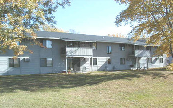 7240 W River Rd in Brooklyn Center, MN - Building Photo - Building Photo