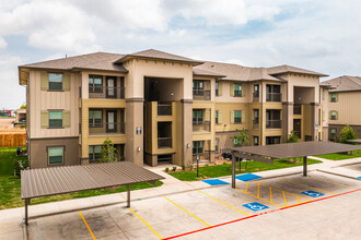 The Green Jay in McAllen, TX - Foto de edificio - Building Photo