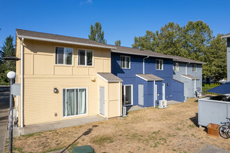 Green Leaf Apartments in Kenmore, WA - Building Photo - Primary Photo