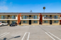 Aviation in Inglewood, CA - Foto de edificio - Building Photo