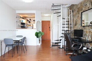 7801 NE 4th Ct in Miami, FL - Building Photo