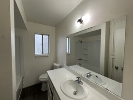 116 Hughes Ave in Bakersfield, CA - Building Photo