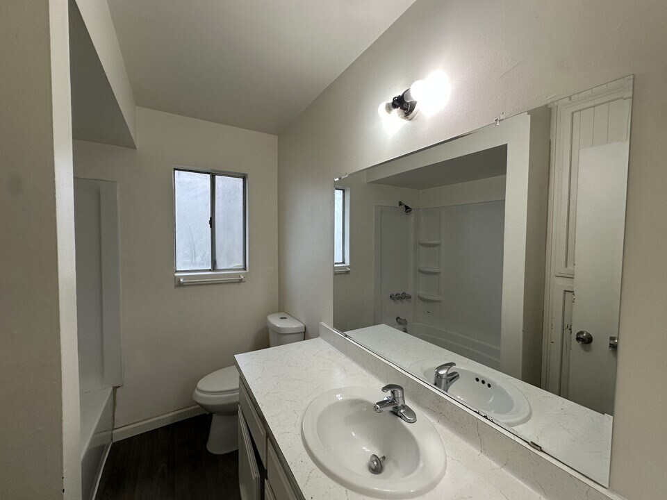 116 Hughes Ave in Bakersfield, CA - Building Photo