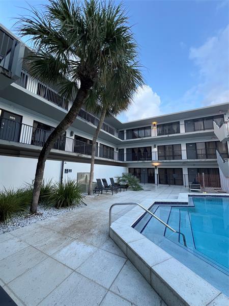 2100 NE 33rd Ave in Fort Lauderdale, FL - Foto de edificio