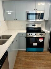 631 SW 111th Ln in Pembroke Pines, FL - Building Photo - Building Photo