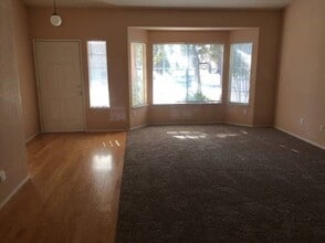 8720 WILLOW Spgs in Bakersfield, CA - Building Photo - Building Photo