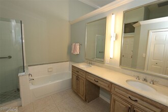 1080 5th St S in Naples, FL - Building Photo - Building Photo