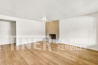 7400 Mooncrest Way in Sacramento, CA - Building Photo - Building Photo