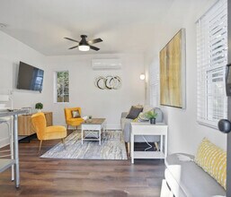 975 Shadowridge Dr SE in Atlanta, GA - Building Photo - Building Photo