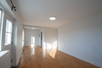 90 Crepeau Rue in St. Laurent, QC - Building Photo - Building Photo