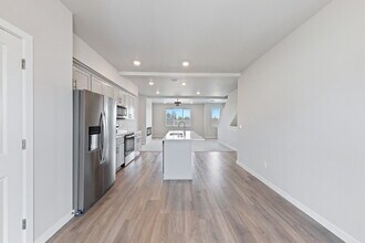 4150 E Labish Ln in Newberg, OR - Building Photo - Building Photo