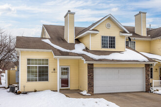 Prairie Glen Townhomes in Ankeny, IA - Building Photo - Building Photo