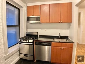 East 12th Street, Unit 3 in New York, NY - Building Photo - Building Photo
