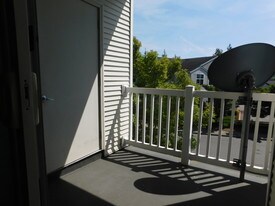 23420 SE Black Nugget Rd in Issaquah, WA - Building Photo