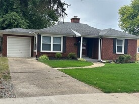 1034 Western Ln in Erie, PA - Building Photo